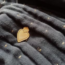 Poussières de rues - Pin's Coeur Ex-voto