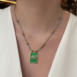 Collier scapulaire vert oeil 