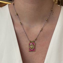 Collier scapulaire rose fuchsia coeur