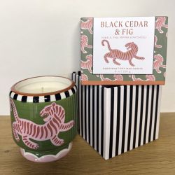 Bougie Parfumée Adopo "Tigre" peinte à la main - Cèdre noir et Figue