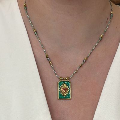 Collier scapulaire vert foncé coeur
