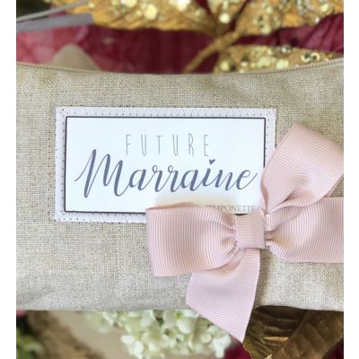 Pochette Marraine - Pochette en lin brillant, noeud rose et texte "super Marraine"