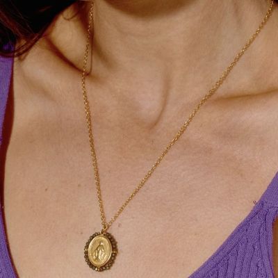 Collier médaille Palas Santa Rita orné de pierres semi précieuses