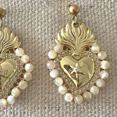 Boucles d'oreilles Coeur sacré beige rosées